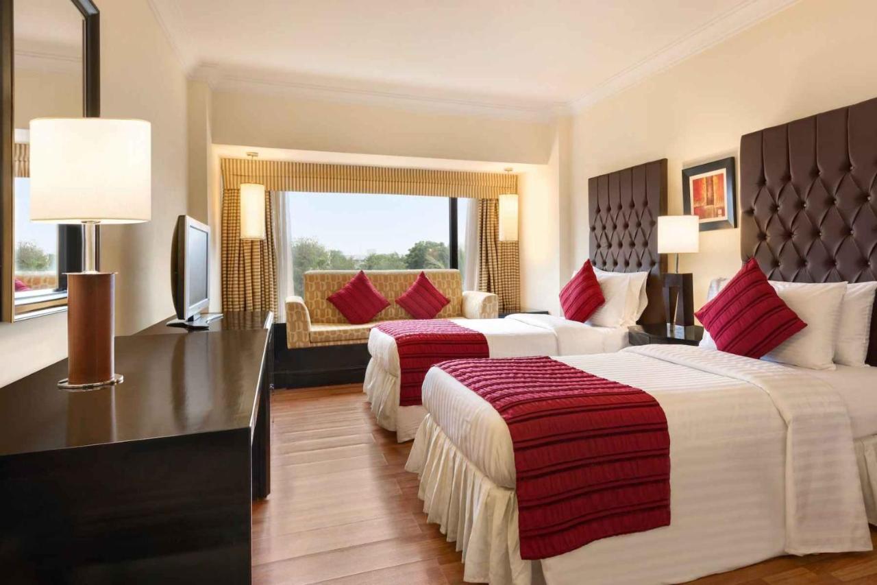 Ramada Plaza By Wyndham Karachi Airport Hotel Exteriér fotografie A room at the hotel