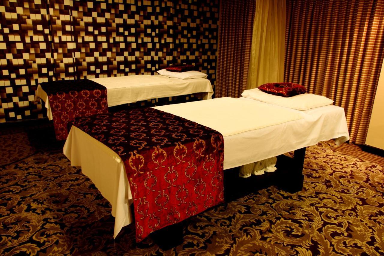 Ramada Plaza By Wyndham Karachi Airport Hotel Exteriér fotografie Massage beds