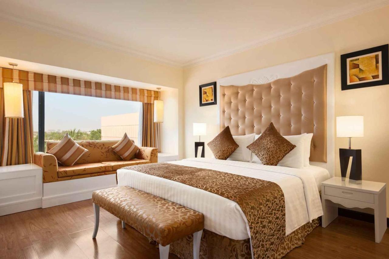 Ramada Plaza By Wyndham Karachi Airport Hotel Exteriér fotografie Suite