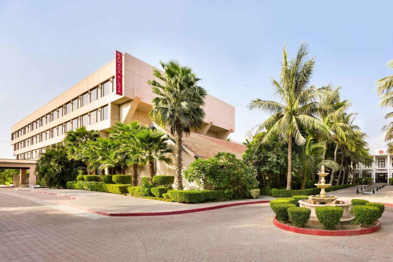 Ramada Plaza By Wyndham Karachi Airport Hotel Exteriér fotografie The hotel in 2012