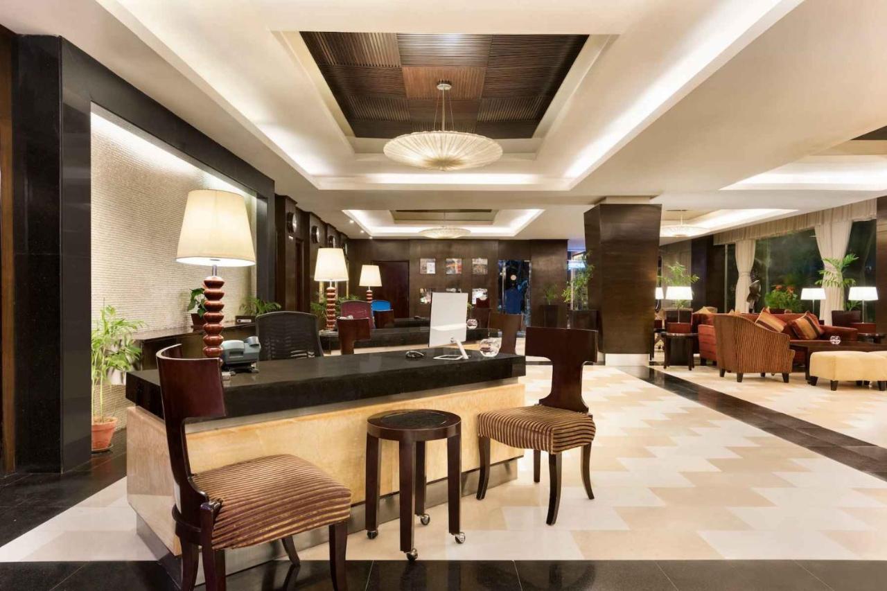 Ramada Plaza By Wyndham Karachi Airport Hotel Exteriér fotografie Lobby
